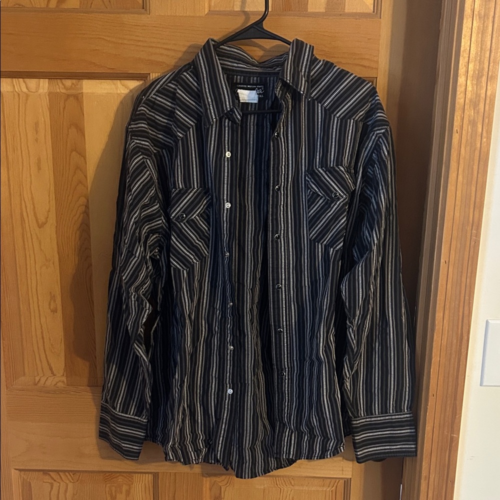 Wrangler Black and White Striped western Pearl snap shirt